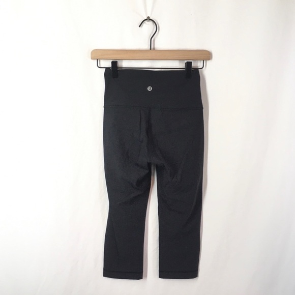 Lululemon Wunder Under Crop High-Rise *Curve 17"
Heathered Black / Black Size 6 - Picture 4 of 9